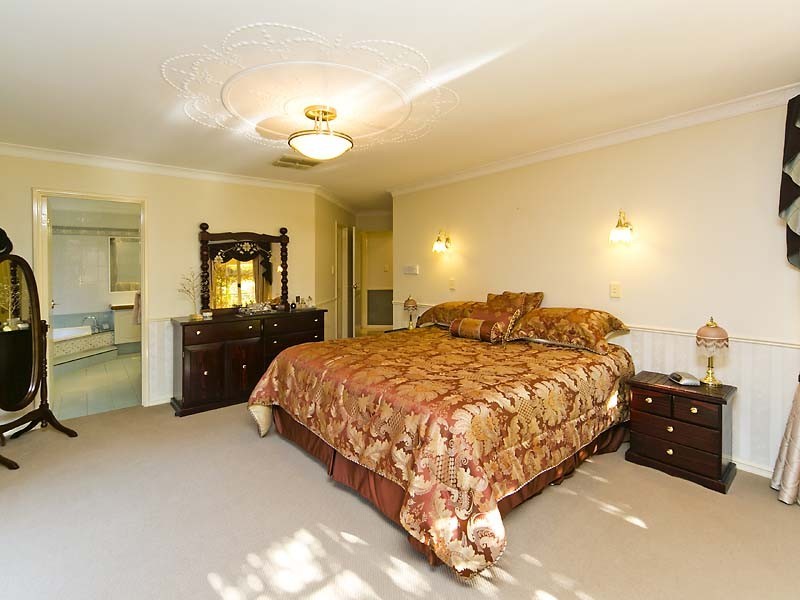 15 Mardolf Street, Lesmurdie WA 6076