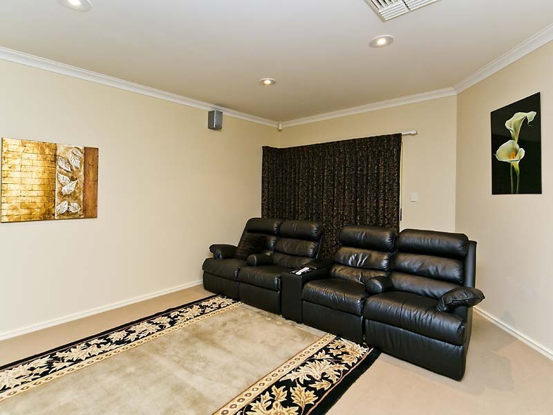 15 Mardolf Street, Lesmurdie WA 6076