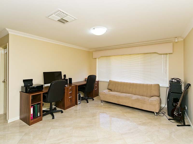 15 Mardolf Street, Lesmurdie WA 6076