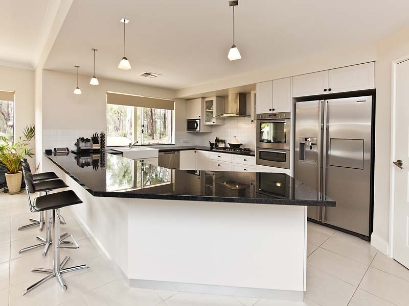 4 Hillwood Grove, Gidgegannup WA 6083
