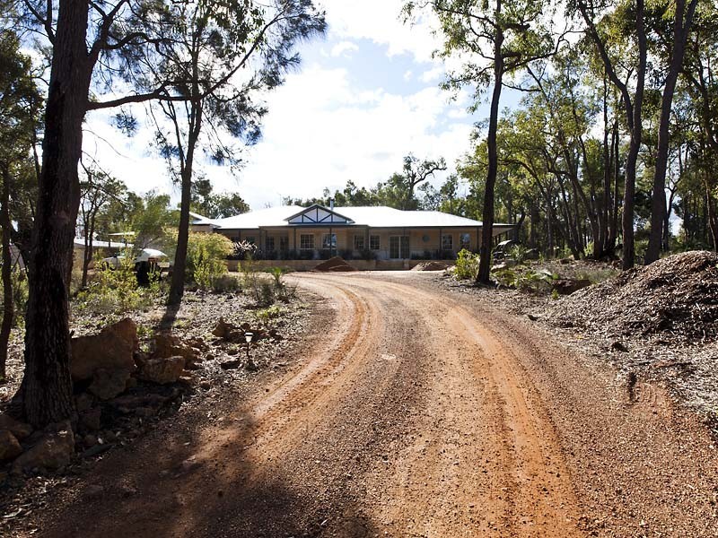 4 Hillwood Grove, Gidgegannup WA 6083