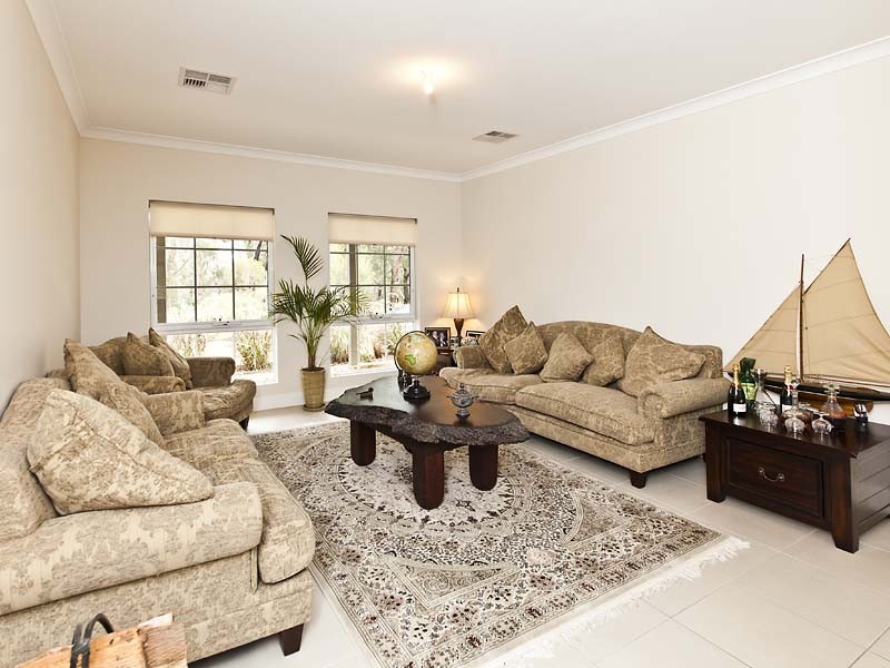 4 Hillwood Grove, Gidgegannup WA 6083