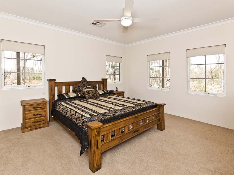 4 Hillwood Grove, Gidgegannup WA 6083