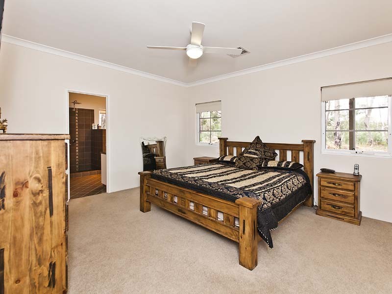 4 Hillwood Grove, Gidgegannup WA 6083