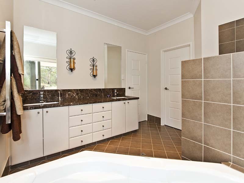 4 Hillwood Grove, Gidgegannup WA 6083