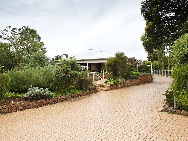 28 Ward Avenue, Greenmount WA 6056