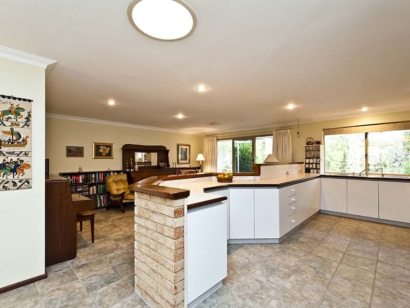 28 Ward Avenue, Greenmount WA 6056