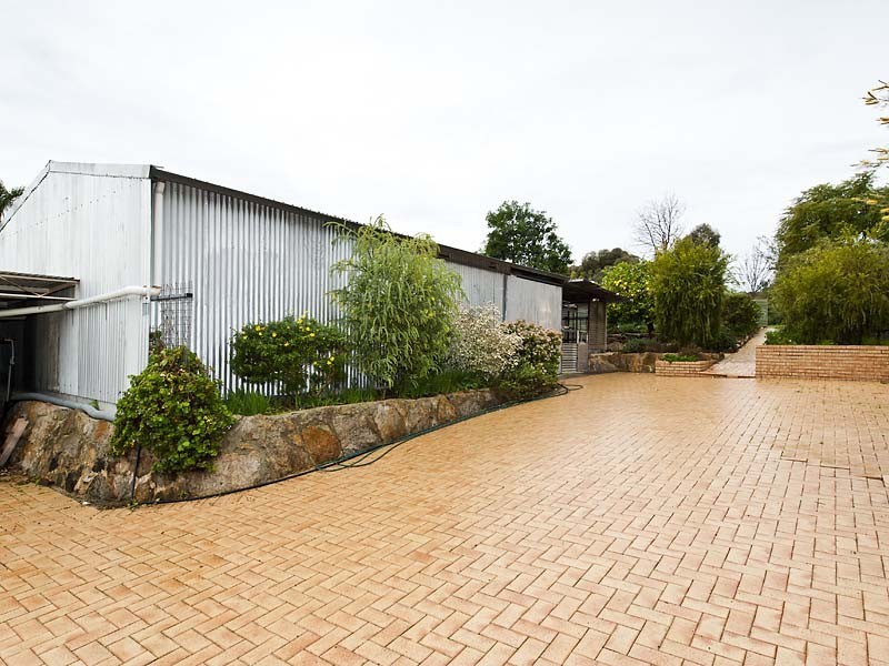 28 Ward Avenue, Greenmount WA 6056