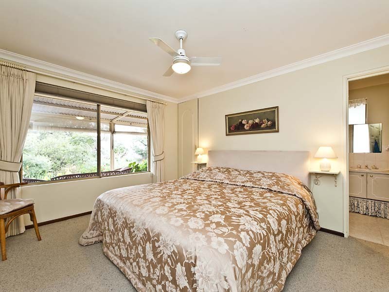 28 Ward Avenue, Greenmount WA 6056