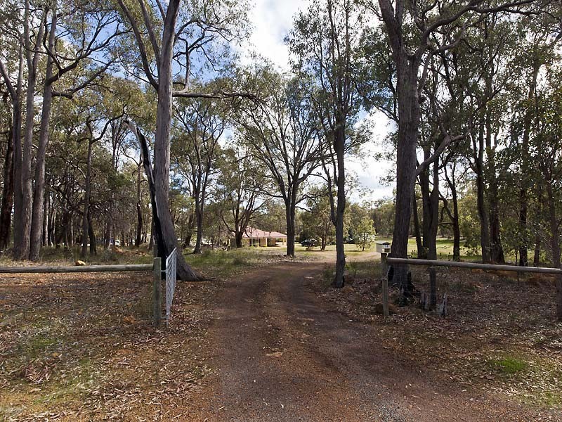 18 Charcoal Lane, Gidgegannup WA 6083
