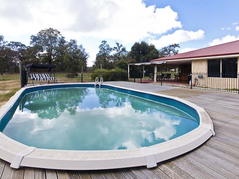 18 Charcoal Lane, Gidgegannup WA 6083