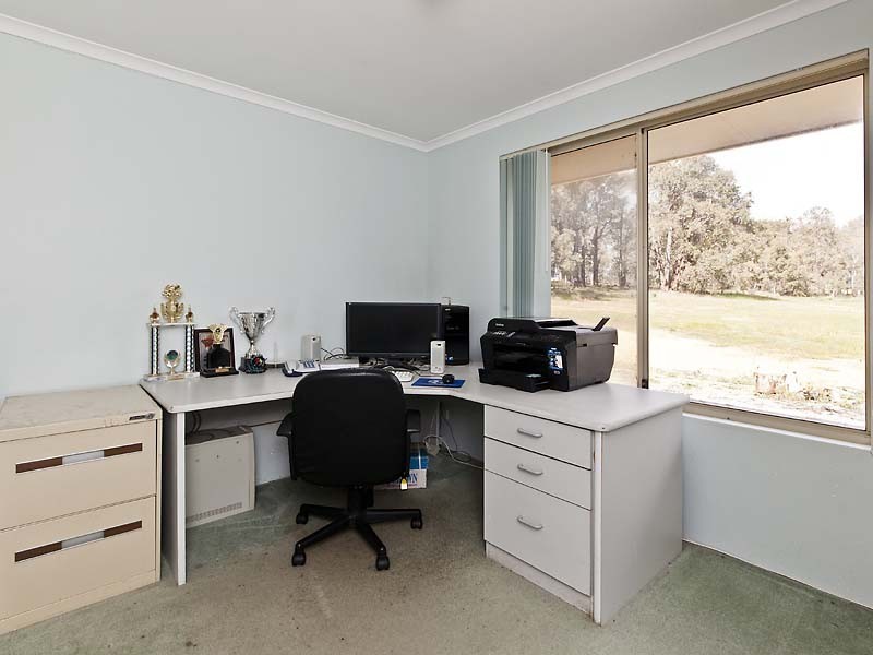 18 Charcoal Lane, Gidgegannup WA 6083