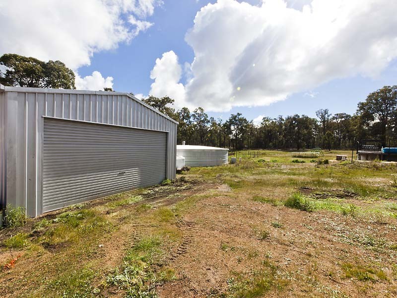18 Charcoal Lane, Gidgegannup WA 6083