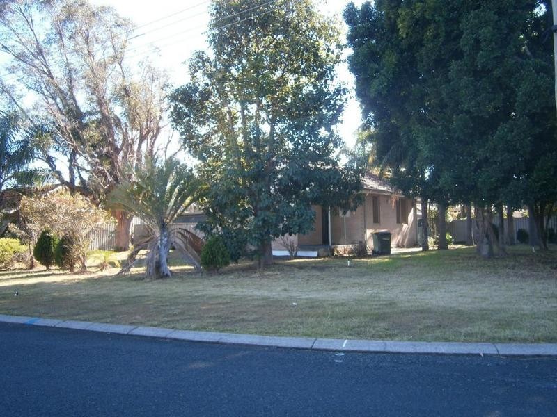 42 Harewood Street, Forrestfield WA 6058