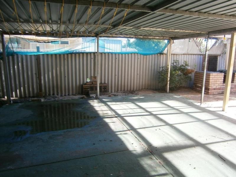 42 Harewood Street, Forrestfield WA 6058