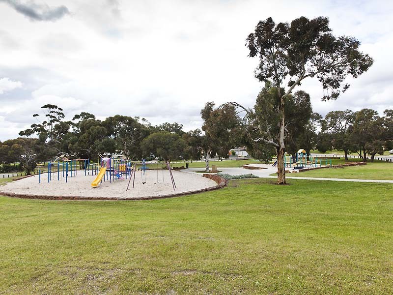 30 Coolga Road, Koongamia WA 6056