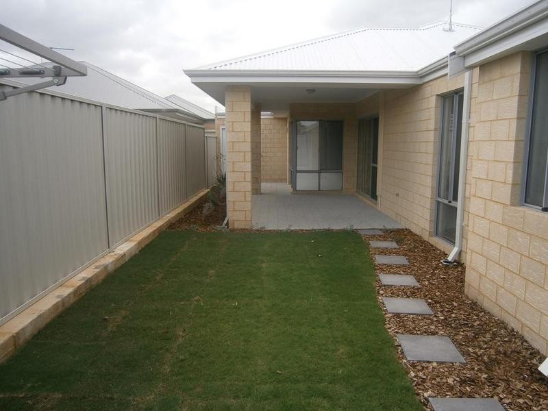 11 Allamanda Gate, Helena Valley WA 6056