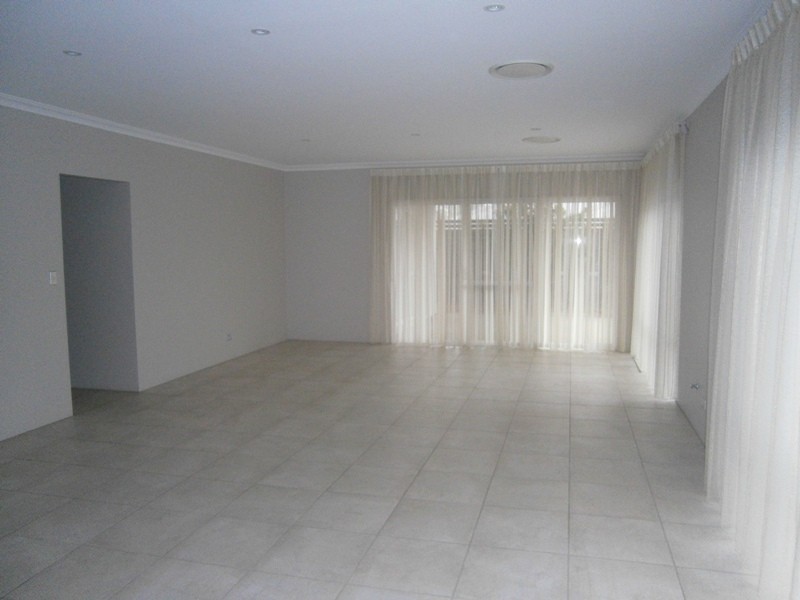 12 Kemp Court, Helena Valley WA 6056