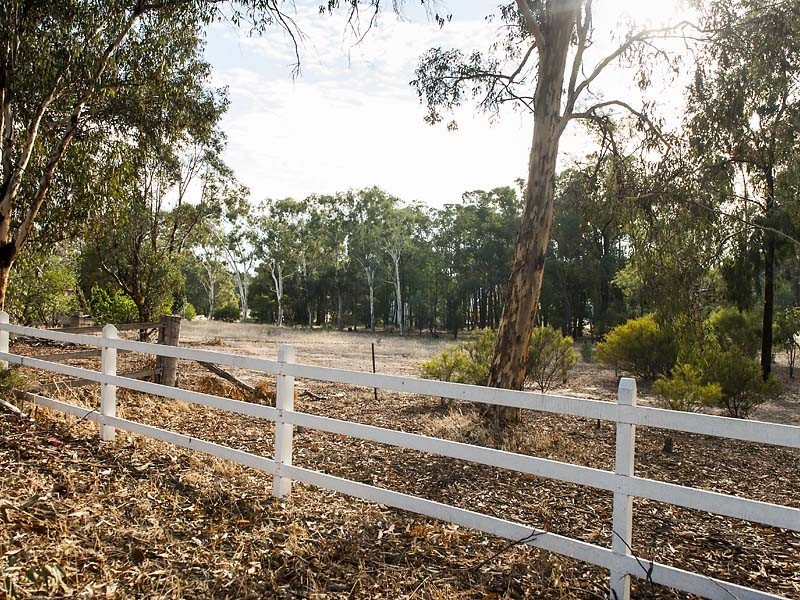 19 Tames Road, Bakers Hill WA 6562