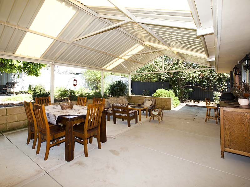 63 Waterloo Crescent, Lesmurdie WA 6076