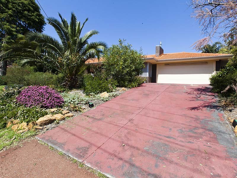 63 Waterloo Crescent, Lesmurdie WA 6076