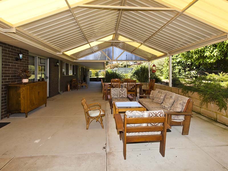 63 Waterloo Crescent, Lesmurdie WA 6076