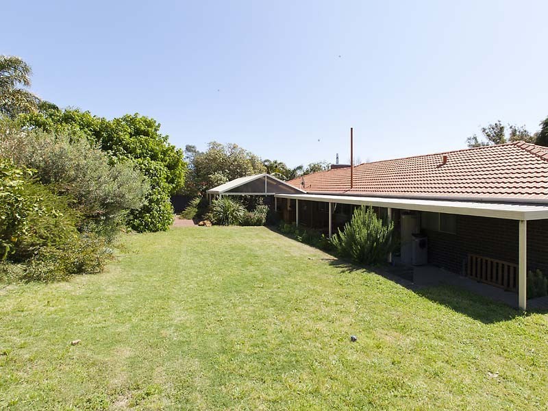 63 Waterloo Crescent, Lesmurdie WA 6076