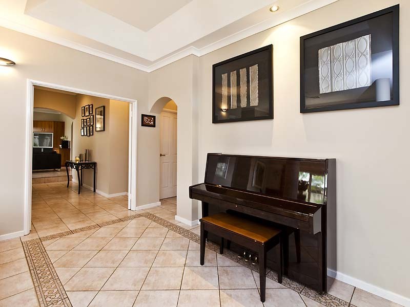 37 Avon Crescent, Viveash WA 6056