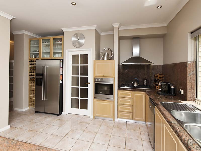 37 Avon Crescent, Viveash WA 6056