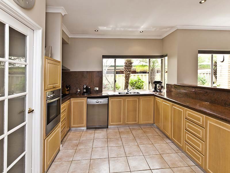 37 Avon Crescent, Viveash WA 6056