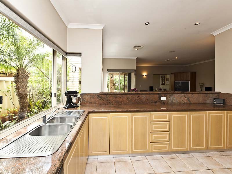 37 Avon Crescent, Viveash WA 6056