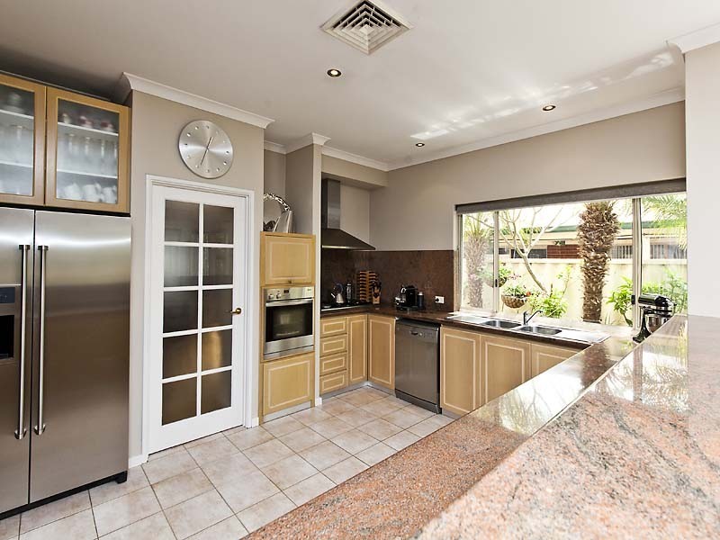 37 Avon Crescent, Viveash WA 6056