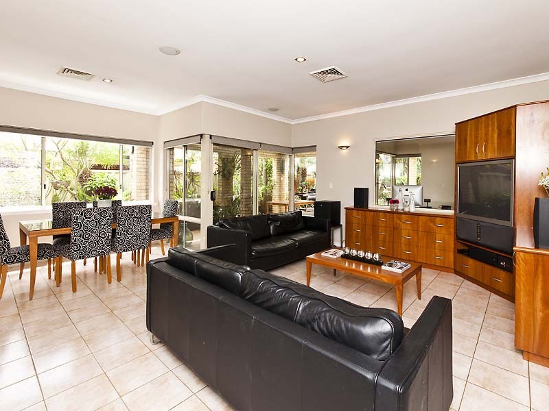 37 Avon Crescent, Viveash WA 6056