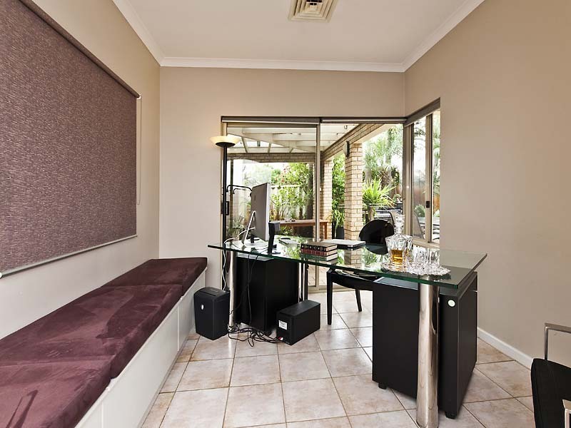 37 Avon Crescent, Viveash WA 6056