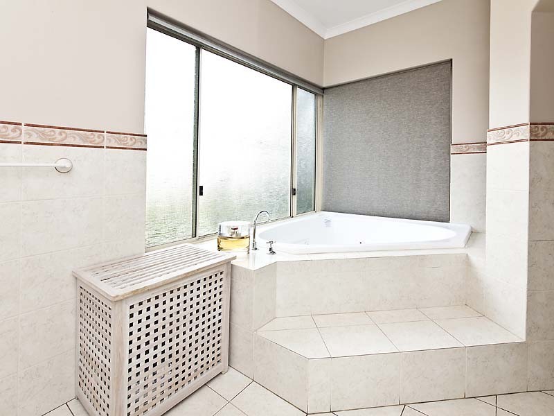 37 Avon Crescent, Viveash WA 6056