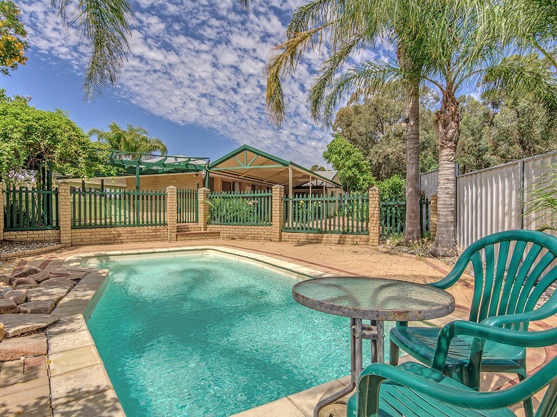 6 Turf Court, Greenmount WA 6056