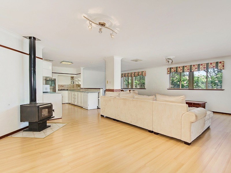 6 Turf Court, Greenmount WA 6056