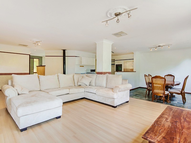 6 Turf Court, Greenmount WA 6056