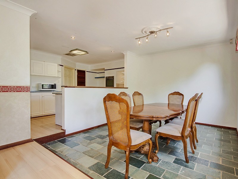 6 Turf Court, Greenmount WA 6056