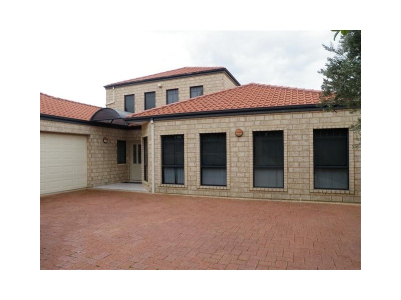 24 Santavea Mews, Halls Head WA 6210