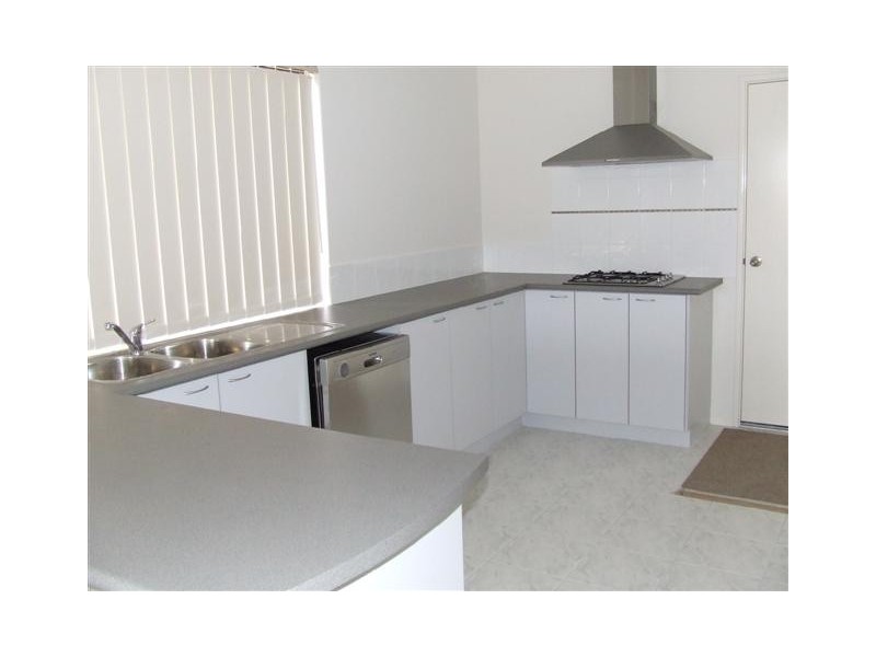 40 Carissa Turn, Halls Head WA 6210