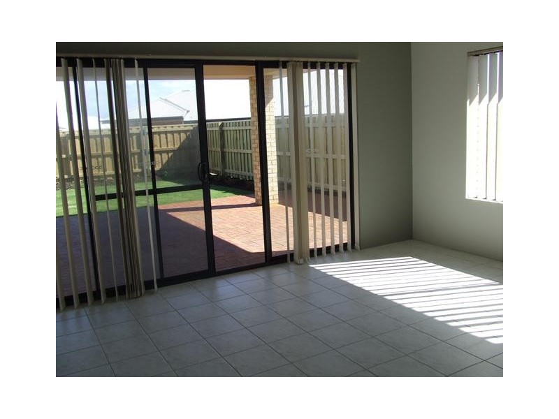 40 Carissa Turn, Halls Head WA 6210