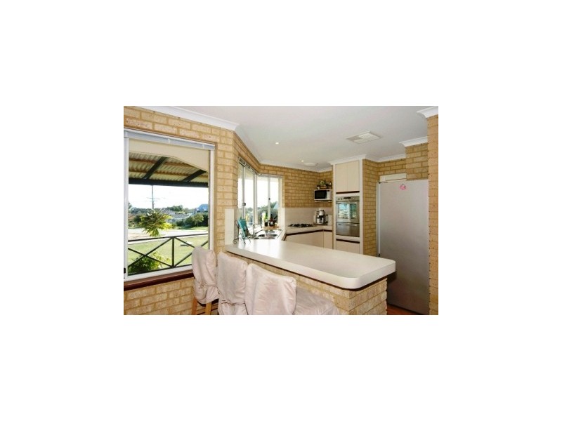 76 Crystaluna Drive, Golden Bay WA 6174