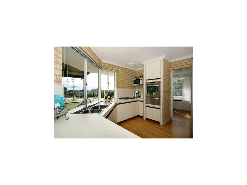 76 Crystaluna Drive, Golden Bay WA 6174