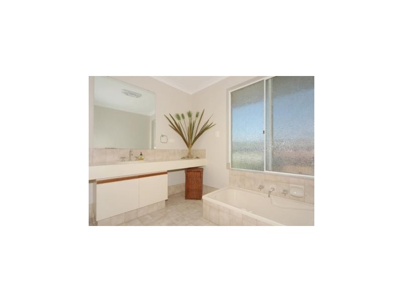 76 Crystaluna Drive, Golden Bay WA 6174