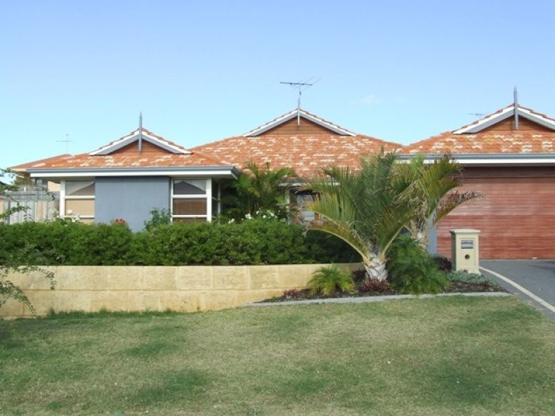 17 Hibbertia Follows, Halls Head WA 6210