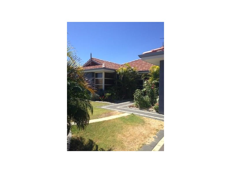 17 Hibbertia Follows, Halls Head WA 6210