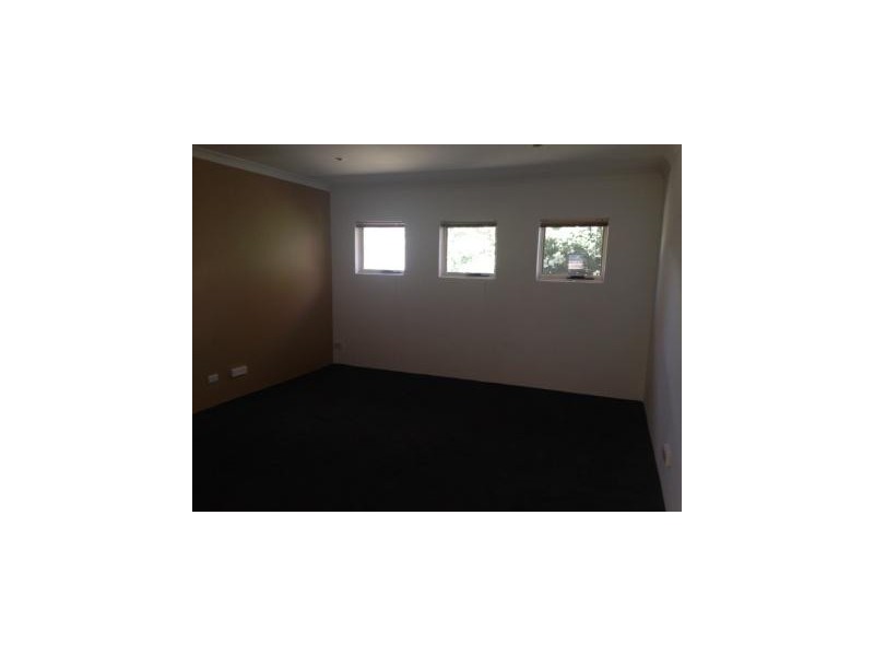 17 Hibbertia Follows, Halls Head WA 6210