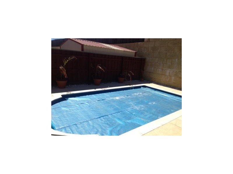 17 Hibbertia Follows, Halls Head WA 6210