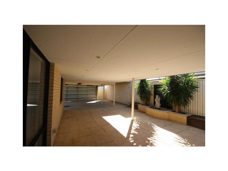 1 Ballard Meander, Lakelands WA 6180